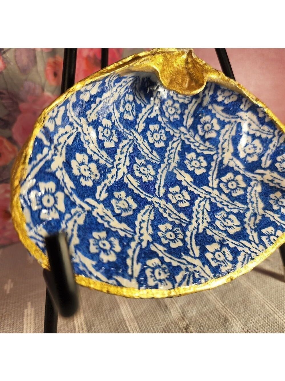 DECOUPAGE CLAM SHELL DECOUPAGE BLUE PATTERN ON A CLAM SHELL TRINKET DISH - Picture 2 of 11